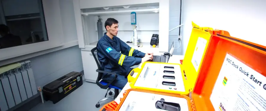 Engineer operating an H2S monitoring system